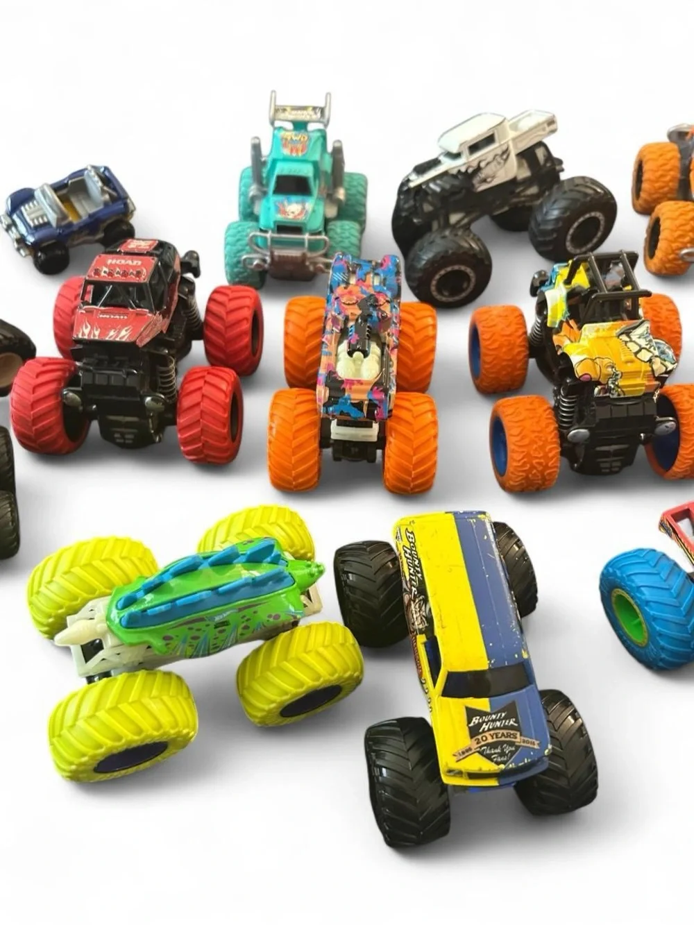 Hot Wheels Monster Trucks Lot of 16 Diecast 1:64 Grave Digger Soldier Fortune